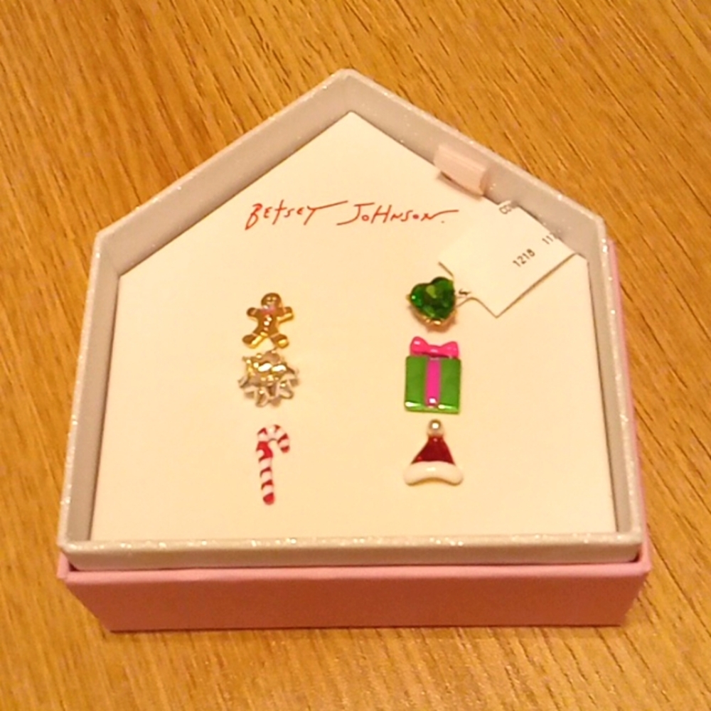 Betsey Johnson Jingle 6 Stud Earrings. NWT.